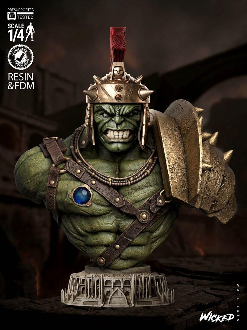 Planet Hulk bust with gladiator helmet and golden armor, 1:4 scale, by Wicked studio.