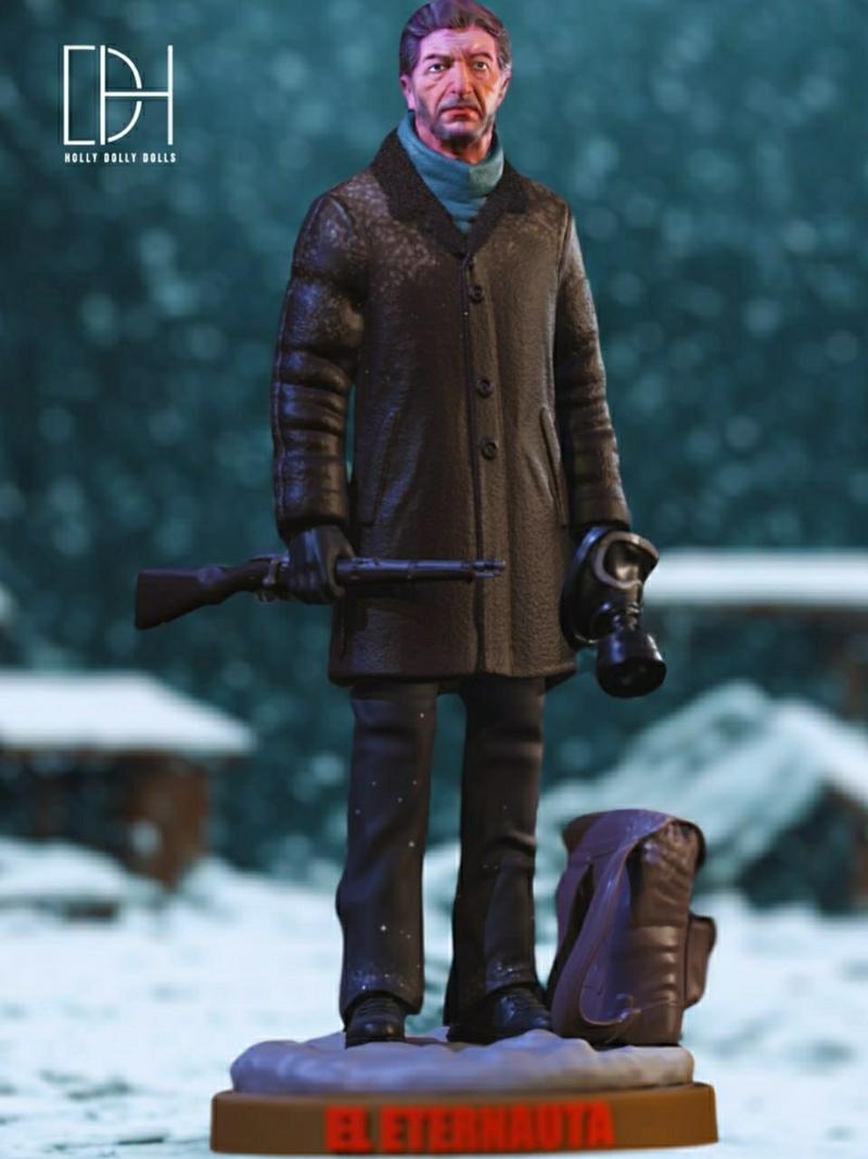3D model figure of El Eternauta, a man in a winter coat holding a rifle and gas mask, standing on a snowy base with h...